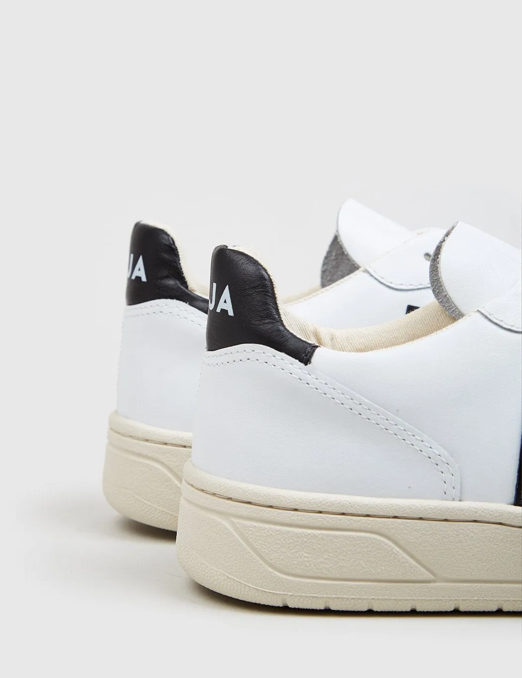 Veja V-10 Trainers - Leather White/Black